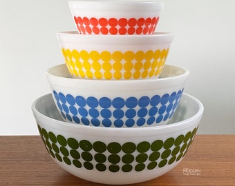 Vintage Pyrex New Dots Milk Glass Mixing Bowl Complete Set 401 402 403 404 // Condition: Some wear,nicks,pattern loss in the graphics