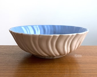 Gladding McBean Coronado Periwinkle Blue And Cream White Swirled Serving Bowl 10" // Condition: Sm. rim fleabites ~ Metal marks,usage wear