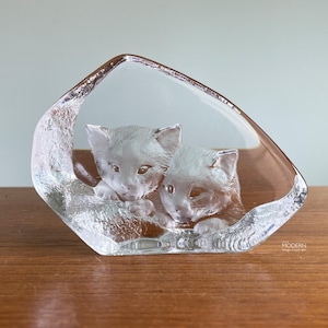 Mats Jonasson Sweden Kittens Cats Frosted Glass Iceberg Paperweight 5&quot; // Condition: Minor wear, scratches