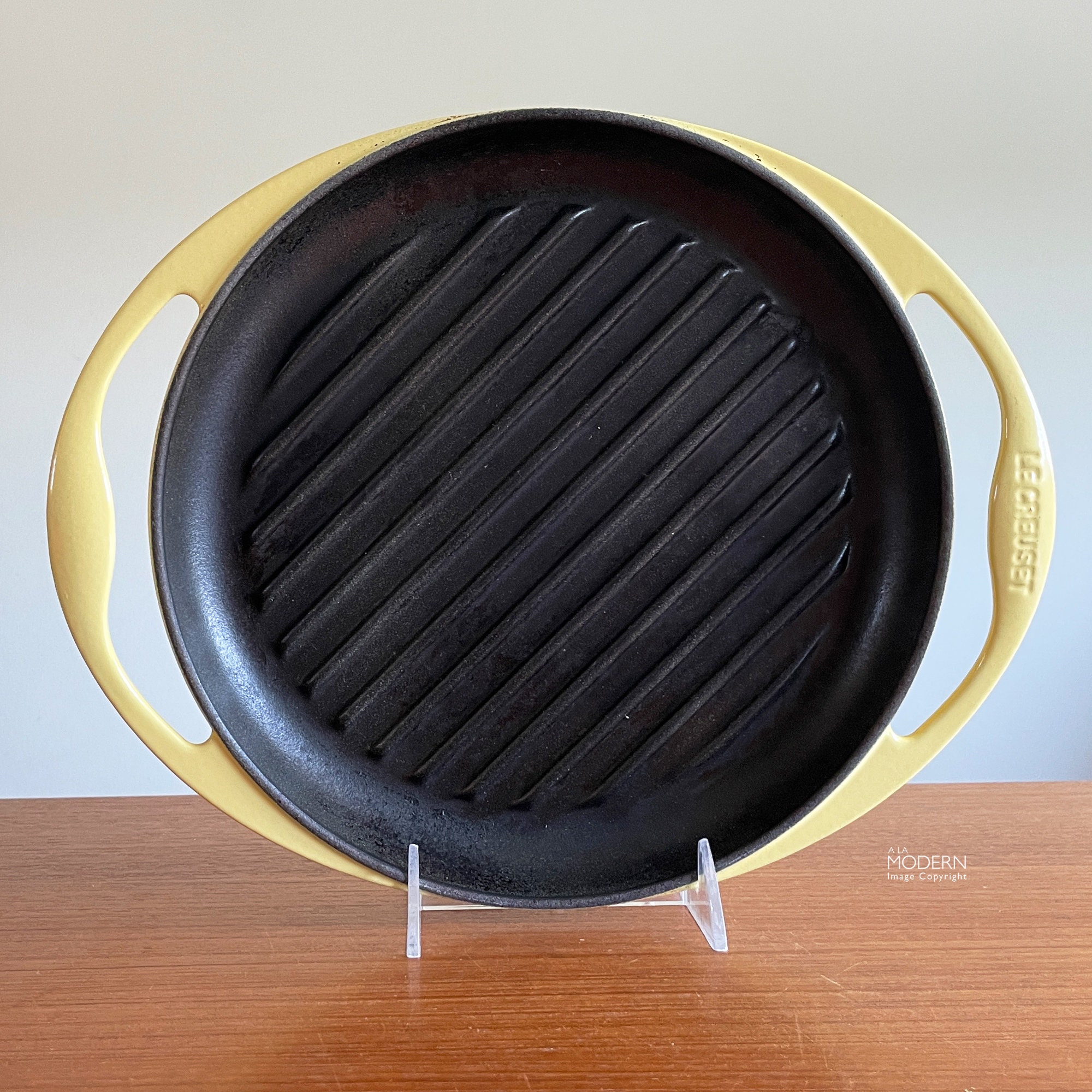 Le Creuset Yellow Round Skinny Grill Pan Enameled Cast Iron Griddle 12 1 2 Condition Carbonization Grime Minor Buildup to Surfaces Etsy