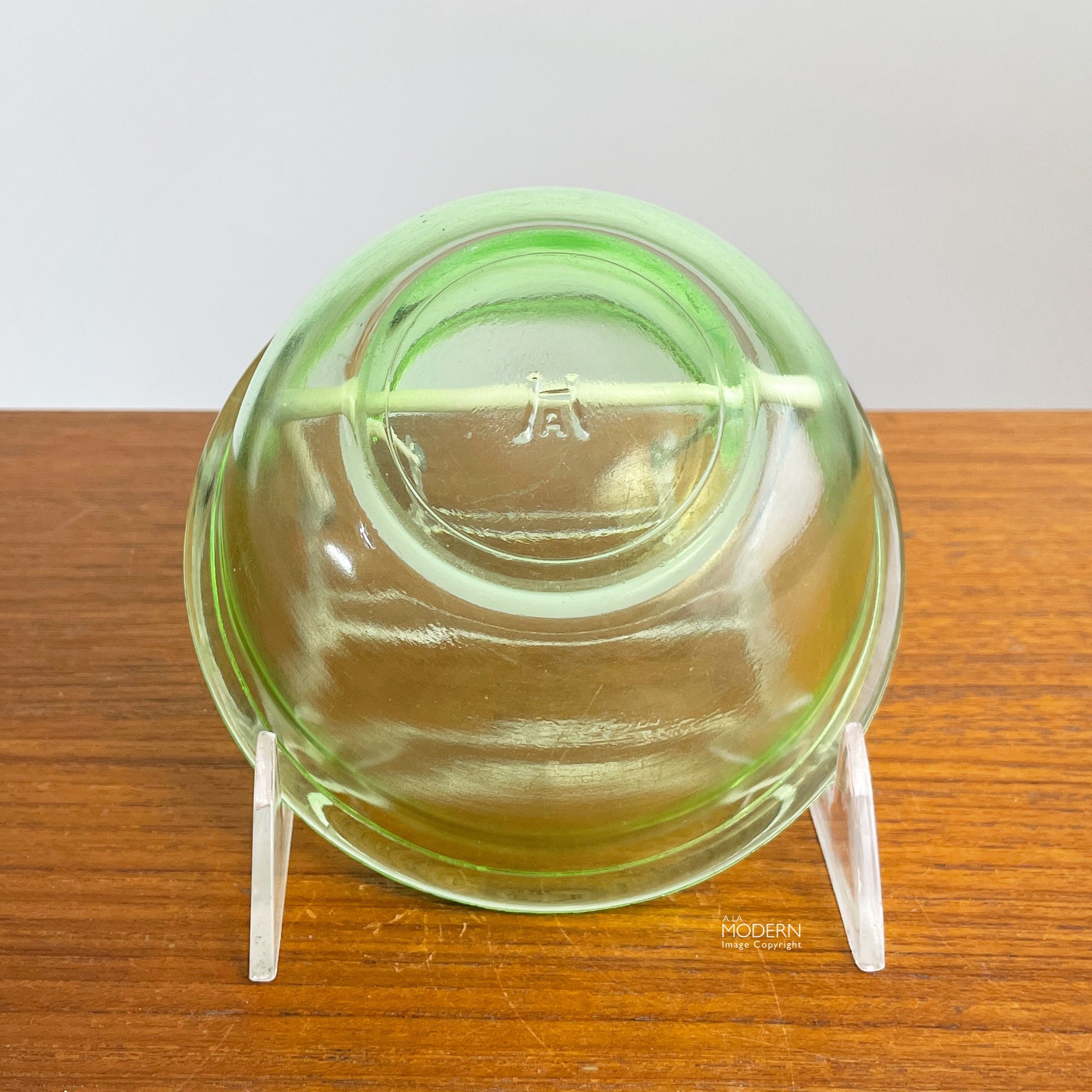 Hazel Atlas Uranium Glass 2 Cup Footed Mixing Bowl Handle & Pour Spout  Auction