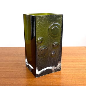 Nanny Still Lucullus Green Riihimaki Glass Vase Finland Scandinavian 8&quot; // Condition: Area of scratching on back ~ inclusions,bubbles