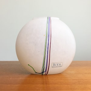 Kosta Boda Sweden Rainbow Series 48224 Glass Disc Shaped Vase by Bertil Vallien 5 1/2&quot;