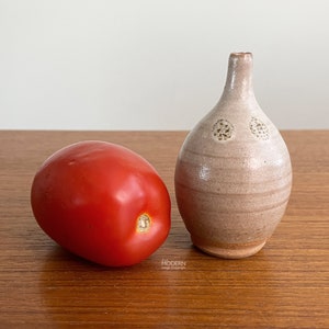 Japanese Modern STC Gray Brown Stoneware Small Weed Pot Vase 3 3/4 // Condition: Manufacturing roughness to the opening area. image 3