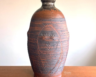 Beppu Modernist Studio Pottery Stoneware Vase Abstract Figures Stan Jay Gail 10" // Condition: Felt and glue bottom