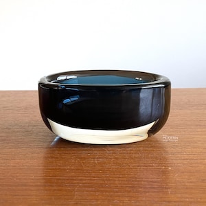 Orrefors Nils Landberg Midnight Blue Swedish Modern Small Sommerso Glass Bowl 4 1/2&quot; // Condition: Light wear,scuffs ~ Scratching on bottom