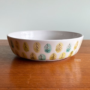 Bitossi Raymor Italian Leaf Design Modern Ceramic 6 3/4&quot; Wide // Condition: Glaze pops,black dots