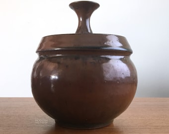 C. Thompson Studio Pottery Stoneware Art Pottery 7 1/2" Tall Covered Jar Brown Mid Century Modern // Condition: Pops to glaze