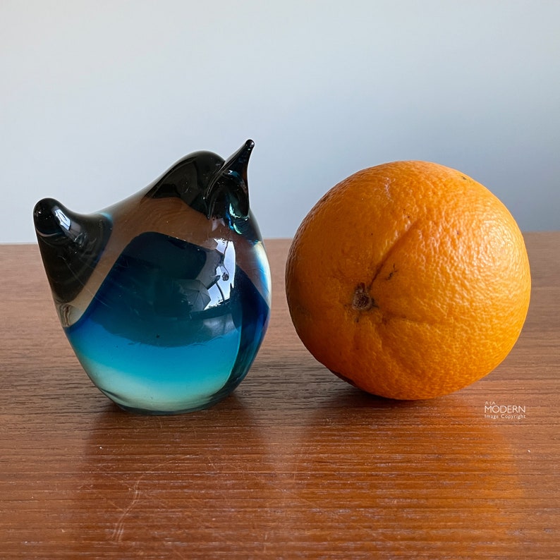 Salviati Style Small Blue Sommerso Glass Bird Paperweight Figurine 3 // Condition: Minor scratches and scuffs, inclusions in glass. afbeelding 4