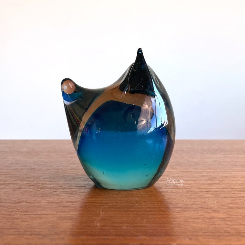 Salviati Style Small Blue Sommerso Glass Bird Paperweight Figurine 3 // Condition: Minor scratches and scuffs, inclusions in glass. afbeelding 1