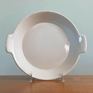 Arabia White Pie Plate Handled Baking Dish Finland Scandinavian 9&quot; // Condition: Browning spots, scuffs and scratches