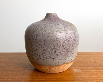 Modern Mauve Purple Speckled Studio Pottery 4 1/2" Tall Weedpot Vase Signed Jasmin // Condition: Some pops to glaze