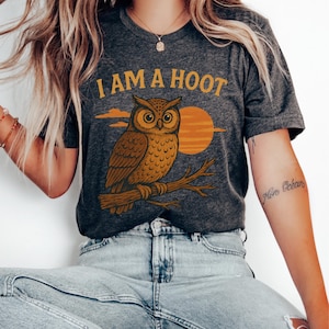 Funny Owl Shirt, I Am A Hoot T-Shirt, Retro Sunset Owl Tee, Vintage Bird Lover Gift, Cute Animal Graphic Tee, Nature Pun Shirt