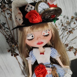 OOAK Custom Blythe Doll – Alice im Wunderland Art Doll mit geschnitztem Gesicht, handgemachtem Outfit