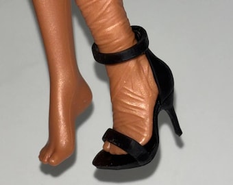 Arquivo STL de sapatos de salto alto para Monster High Geração 3