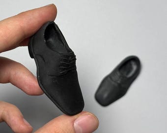 Sapatos e botas para meninos da Monster High e Ever After High.