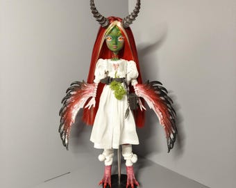 Boneca fashion Monster High OOAK customizada e repintada, Harpia Aurelia