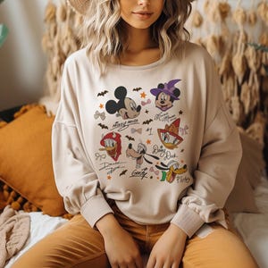 Coquette Bow Mickey & Friends Halloween Shirt, Retro Disney Halloween Tee, Mickey's Not So Scary Party Familie Passendes Shirt