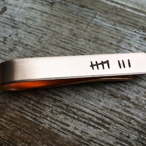8. Bronze Achteljubiläum Krawattenklammer / benutzerdefinierte Tally Mark Krawatte Tack Geschenk für ihn, Metalljubiläumsgeschenk in Bronze mit innerer Nachricht