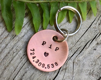 Süßer Haustier-ID-Tag, personalisierter Kupferhund, Katzenname mit Herz. Kleine Welpen oder Kätzchen Halsband, gestempelt, graviert mit Name & Telefon.