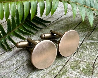Massief bronzen manchetknopen, cadeau voor echtgenoot ter gelegenheid van het 8e/19e huwelijksjubileum. Eenvoudige gouden manchetknopen voor heren, gepersonaliseerde trouwsieraden, minimalistische stijl.