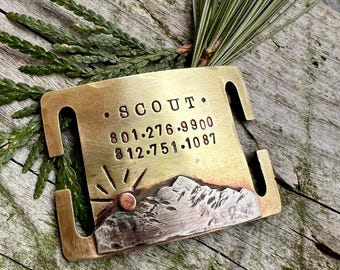 Handgemaakte schuifbare hondenpenning, op maat gemaakte, met de hand gestempelde messing naamplaat voor aan de halsband, met de hand gesoldeerde identificatie voor huisdieren met berg-/wandelmotief en met de hand gezaagde bergketen.