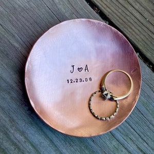 Piatto per anello anniversario in rame personalizzato, regalo per il settimo anniversario, piatto per cianfrusaglie in rame personalizzato, regalo di nozze, regalo di anniversario in rame per lei