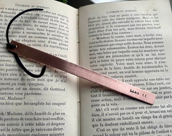 Gepersonaliseerd koperen cadeau voor het 7-jarig jubileum voor man of vrouw - Gepersonaliseerde metalen boekenlegger met datummarkering, jubileumcadeau voor boekenliefhebbers en lezers