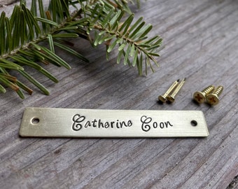 Benutzerdefinierte Sattelplatte - personalisierte Pferde Namensmarke - graviertes Messing Etikett - Reiter Geschenk - gestempelte Sattel ID in Messing oder Neusilber
