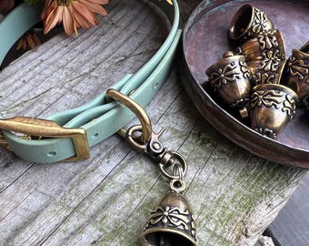 Honden- of kattenhalsbandbel - antiek geïnspireerde koperen bel - huisdierhalsband Jingle Bell, bronzen bel - kitten, puppywaarschuwingsbel, berenbel voor wandelende hond