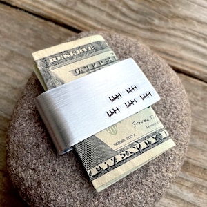 Clip para billetes personalizado con marca de hojalata o aluminio / Regalo para el 25.º aniversario de plata - Clip para billetes personalizado - Portabilletes con marca de conteo - Regalo para esposo