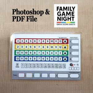 Puede incluir: Una hoja de puntuación QWIXX con una funda de plástico transparente. La hoja tiene filas de colores con números del 2 al 12. La esquina superior izquierda dice "Photoshop & PDF File". La esquina superior derecha dice "FAMILY GAME NIGHT QWIXX SCORE SHEETS".