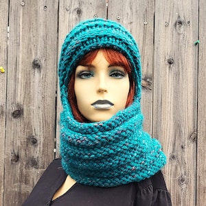 Capuche tricotée main, cagoule, chauffe-tête style cosaque bleu lagon