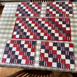 Patriotic Table Runner and 4 placemats