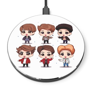 BTS-inspiriertes kabelloses Ladegerät – K-Pop-Cartoon-Pad für stylisches Schnellladen! Bringen Sie einen Hauch von K-Fun auf Ihren Schreibtisch! Lernen Sie Koreanisch mit K-Pop