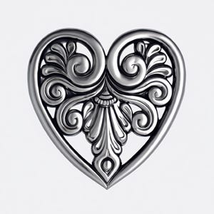 以下が含まれることがあります： 銀色のハート型の装飾要素で、複雑な渦巻き模様と花の模様が施されています。 金属製のハートは研磨仕上げで、白い背景に配置されています。 デザインは対称的なパターンと、詳細な透かし彫りの中心部が特徴です。