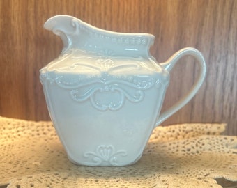 Paris Royal Chantily Lace Creamer