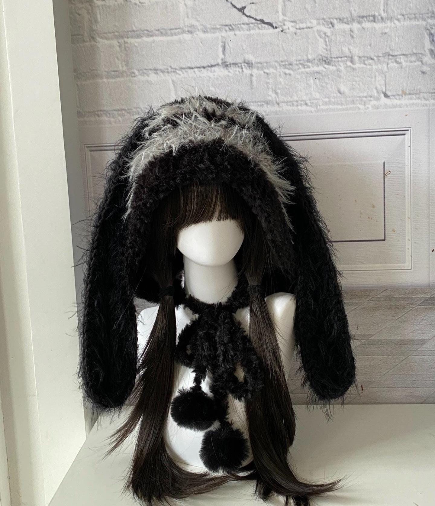 手作りのうさぎフード付き帽子 - 黒とグレーのぬいぐるみ素材、長い耳
