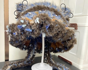 Gorro de invierno de punto marrón y azul con orejas de gato de medusa hecho a mano