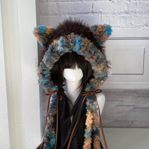 Gorro de invierno cálido de felpa hecho a mano con orejas de gato color marrón ámbar
