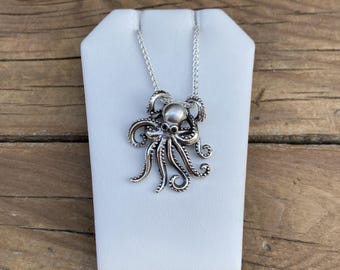 Octopus necklace handmade in sterling silver 925 with two small black cz&#39;s set in the eyes