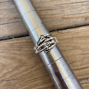 Skeleton hands ring handmade in sterling silver 925
