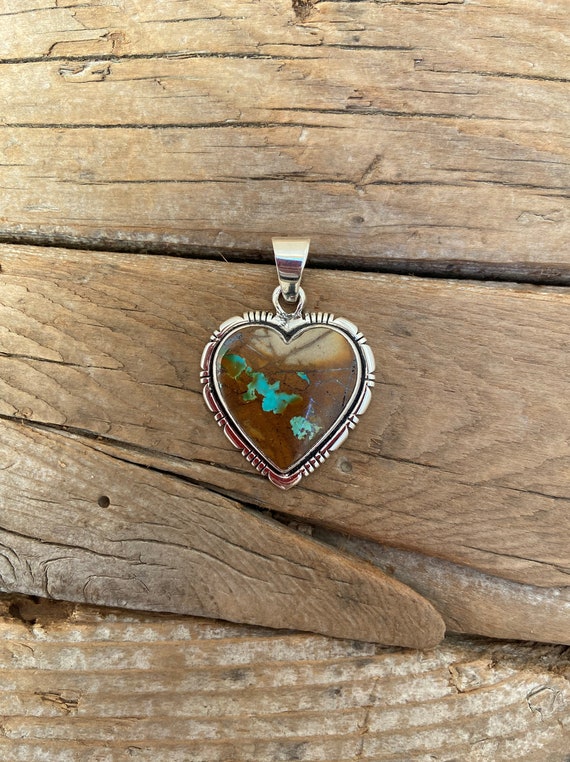 TURQUOISE HEART PENDANT APROX 1 INCH TALL 1 RANDOM HEART ATTRACTIVE 
