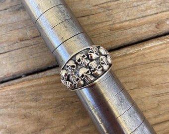 Skull ring handmade in sterling silver 925