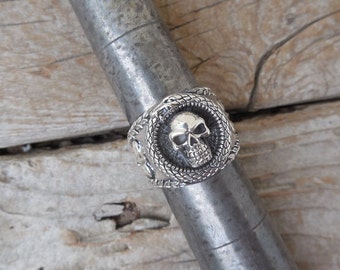 Skull ring with ouroborus (snake that eats his own tail) handmade in sterling silver 925