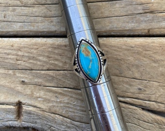 Turquoise handmade in sterling silver with a beautiful Kingman turquoise stone