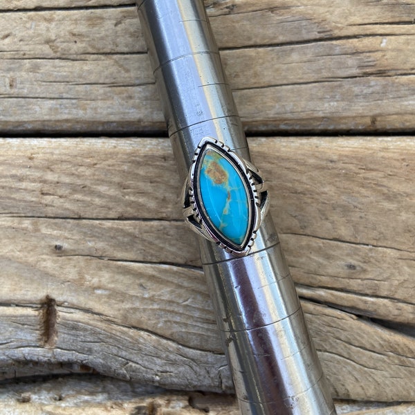 Turquoise handmade in sterling silver with a beautiful Kingman turquoise stone