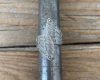 Beautiful feather ring handmade in sterling silver 925 with great detail
