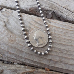 Collar de cadena de cuentas... cuentas de 5 mm y 16&quot; de largo en plata de ley 925, envejecida y con acabado satinado hecho a mano.