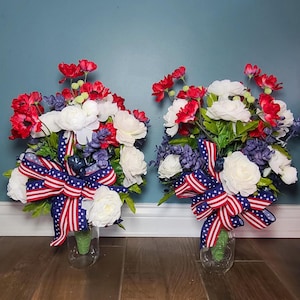 Vaas patriottische begraafplaats bloemstuk - rode, witte en blauwe herdenkingsbloemen - Memorial Day, 4 juli decoratie, set van 2